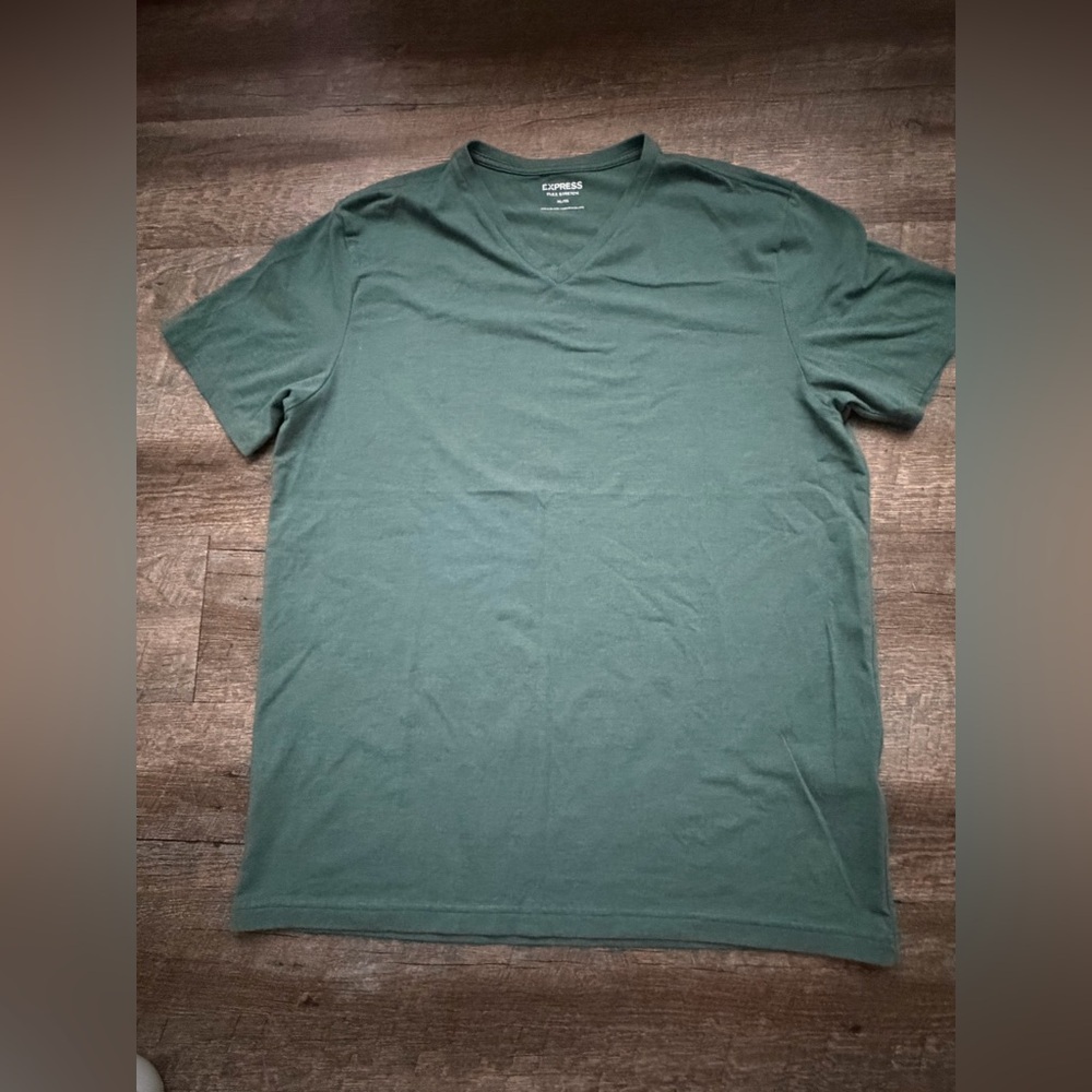 Men’s Express Green V-Neck T-Shirt